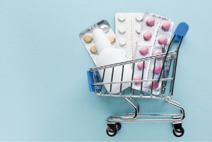 carrito de la compra cargado con medicamentos